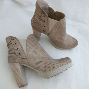 MADE IN ITALY ankle booties